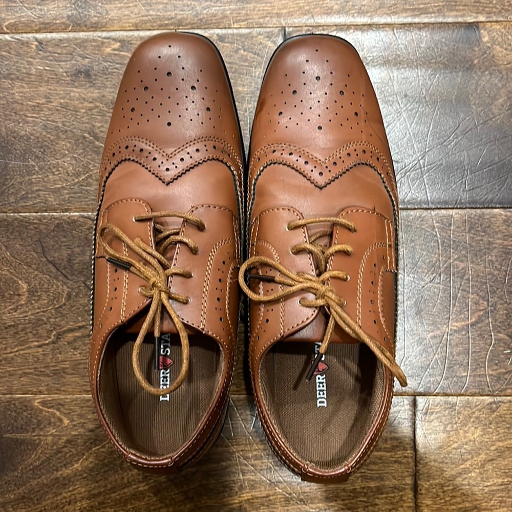 Deer Stags Size 7 brown dress shoe